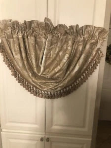 JC PENNEY Taupe Gold Floral Jacquard Waterfall Tassels Valance 40X28 - Picture 1 of 5