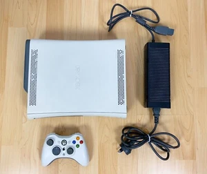 Microsoft Xbox 360 White 60GB Console + Controller & Power Supply R4 PAL AUS/NZ - Picture 1 of 11