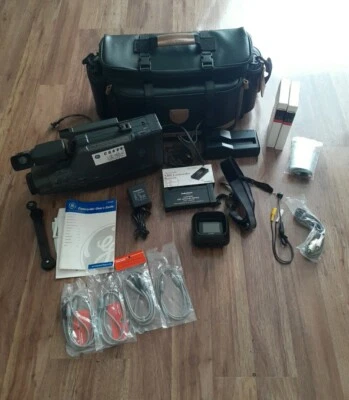 GE CG686 VTG 8mm Video Camera Camcorder 8X Power Zoom W/Bag Accessories **PARTS* - Image 1 of 4