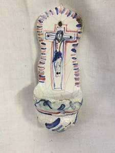 Primitive Faiance Weihwasserhalter ~ Christus am Kreuz ~ RL5 - Bild 1 von 5