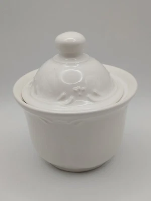 🔥 Pfaltzgraff FILIGREE 4¾" Sugar Bowl With Lid White Stoneware EUC - Image 1 of 4