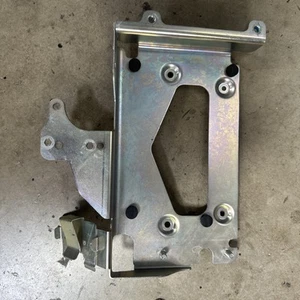 HARLEY DAVIDSON TOURING CVO BOOM AUDIO AMPLIFIER LOWER MOUNTING BRACKET - Bild 1 von 3