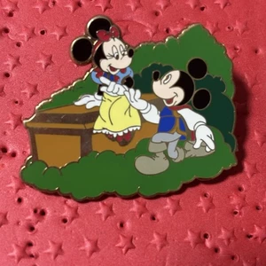 2008 Disney Pin Mickey & Minnie Couples Series Snow White & Prince - Picture 1 of 2