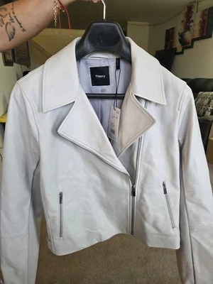 Chaqueta de moto Theory para mujer de cuero nueva, bronceada Foto 1 de 4