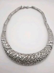 VINTAGE MONET SILVER TONE TEXTURED STATEMENT NECKLACE - Picture 1 of 5
