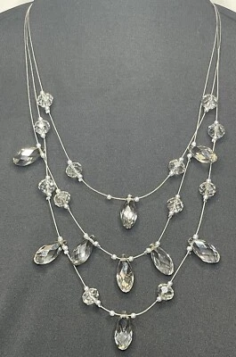 闪亮透明银色水晶泪滴椭圆形珠 3股分层项链 — 第 1/4 张图片