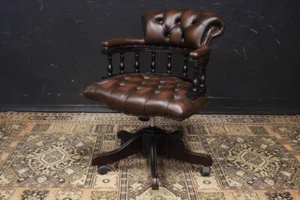 Poltrona sedia Captain Chester/Chesterfield in pelle marrone originale inglese - Foto 1 di 9