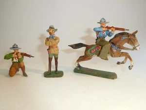 ++ G1431 Elastolin Masse Drei Cowboys auf Pferd, knieend, stehend - Bild 1 von 9