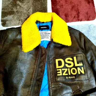 Chaqueta de Cuero Diesel Marrón con Cuello Amarillo Forro Azul Extraíble Boa Usada Foto 1 de 4