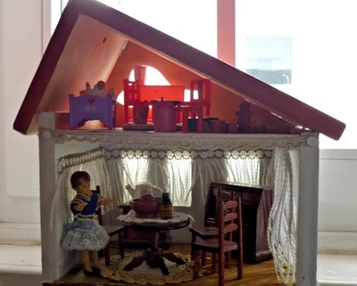 Kleine alte Puppenstube /Holz Haus Möbel Zubehör Wohnraum Kinderzimmer Puppen - Bild 1 von 4