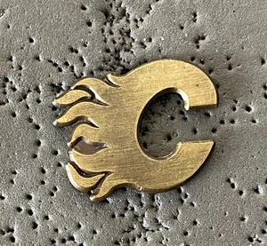 Calgary Flames Logo NHL Hockey Pin - Bild 1 von 2