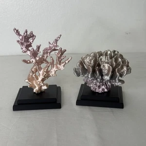 Juego de 2 esculturas de coral sintético rosa plata sobre soportes negros decoración costera playa - Imagen 1 de 7