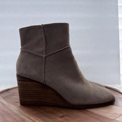 Botas informales Lucky Brand para mujer talla 8 gris gamuza cuña tobillo cremallera Foto 1 de 4