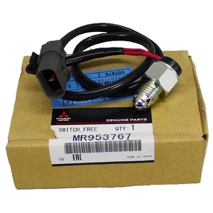 Genuine Freewheel Clutch Control 4wd Switch for PAJERO SHOGUN V68W MK3 3.2T - Picture 1 of 7