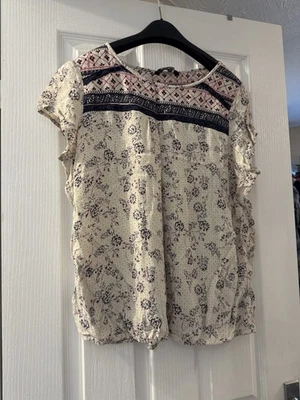 Size 20 Pretty Short Sleeve Pattern Top By The Collection Debenhams Bubble Hem - Image 1 of 4