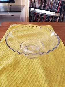 Vintage Large Bowl with Scallops Footed - Picture 1 of 4