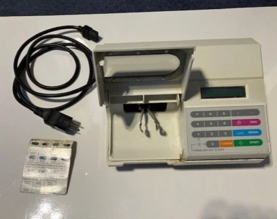 Sistema de mezcla digital dental SDS KERR Demetron OptiMix 100 amalgamador. Foto 1 de 2