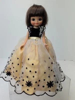 Boneca Tonner Betsy McCall de 8 pol. In Sunshine Pretty Hispanic Missing Bow #T - Imagem 1 de 4