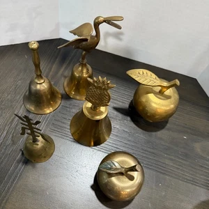 Lotto 6 campane vintage ottone portatili ananas mele ballerina cicogna scuola - Foto 1 di 12