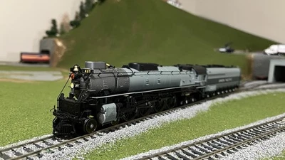 HO Scale Athearn Genesis Union Pacific UP Greyhound FEF-3 #827 With ESU LOKSOUND - Image 1 of 4