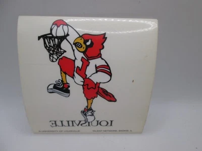 Calcomanía/pegatina de baloncesto de los Cardenales de la Universidad de Louisville de 3,5 x 3 pulgadas Foto 1 de 4