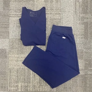 FIGS Women’s Navy Blue Med/Petite Livingston pant and Medium Casma Top Scrub Set - Picture 1 of 8