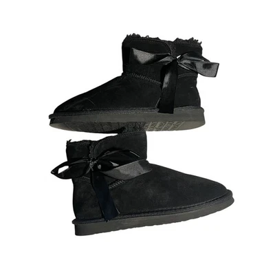  Botas cortas PAWZ by Bearpaw | Corbata lateral satinada | Gamuza negra | Talla 9 | Usadas en excelente estado Foto 1 de 4