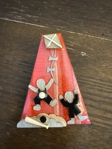 Lucinda Little People Pin Flying Kite And Baseball Bat Scene Happy Kids - Picture 1 of 2