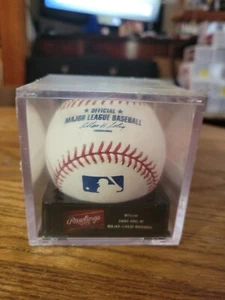 VINTAGE OFFICIAL MLB GAME BALL IN DISPLAY CASE - Picture 1 of 8