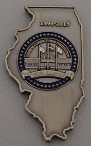 Federal Bureau of Prisons, FCI Pekin, IL 25° anno moneta sfida a forma di stato - Foto 1 di 2
