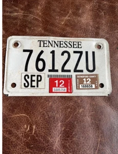 Etiqueta de matrícula de motocicleta Tennessee 2012 condado de Rutherford # 7612 ZU 🏍️ - Imagen 1 de 4