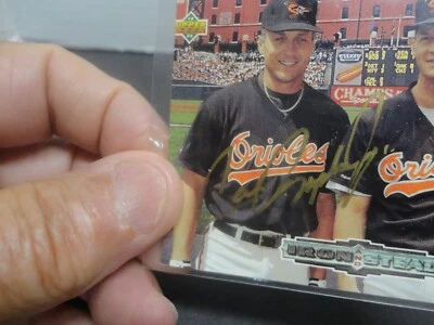 CAL RIPKEN JR.  #44 AUTOGRAPHE BASEBALL CARD BY CAL 1992 UPPER DECK - Image 1 of 3