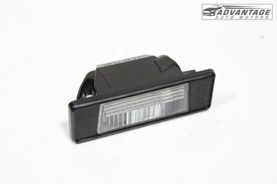 Nissan Kicks 2018-2024 trasero izquierdo o derecho matrícula luz lámpara OEM Foto 1 de 4