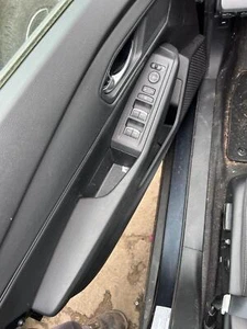 Interruptor puerta delantero HONDA ACUERDO 23 24 - Imagen 1 de 1