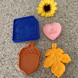 Vtg 4 Hallmark Cookie Cutters GINGERBREAD HOUSE Heart Acorn Leaf Domino Sugar ! - Picture 1 of 11
