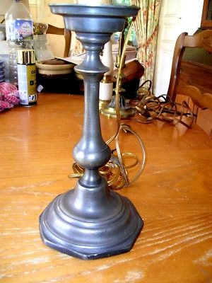 LAMPE de CHEVET -ETAIN  - style FLAMBEAU - PATINE ANCIENNE - 20eme - Photo 1/4