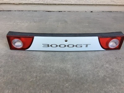 MITSUBISHI 3000GT 1994-1998 LUZ TRASERA CENTRAL ADORNO BLANCO OEM 132-37598 Foto 1 de 4