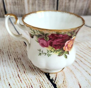 Royal Albert Old Country Roses Kaffeetasse, Ausgabe 1962, Bone China PORTOFREI - Bild 1 von 8