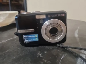 Samsung S860 8.1 MP CCD Digital Camera Tested & Working (Takes AA's) - Picture 1 of 11