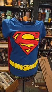 DC Comics Supergirl Junior Damen Kostüm T-Shirt mit Cape, Lieferbar XXL - Bild 1 von 7