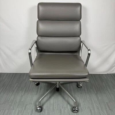 Silla de escritorio ejecutiva Herman Miller Eames 2014 almohadilla suave - cuero Vicenza - pizarra Foto 1 de 4