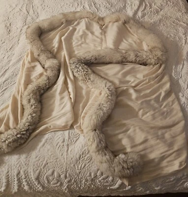 CLASSIC CASHMERE CAPE WITH SCRIBE FUR TRIM IN WHITE SHORT VINTAGE  - Image 1 of 4