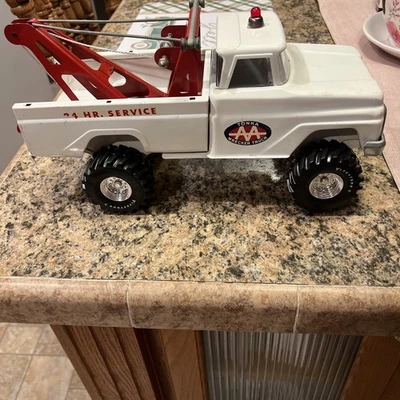 1965 Tonka Wrecker With Custom Lift Kit & Firestone Tires NICE original Truck - Image 1 of 4