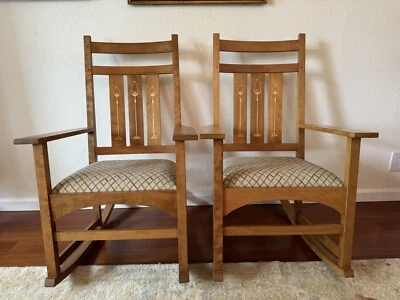 PAR de 2 mecedoras Stickley Harvey Ellis Mission con incrustaciones de cerezo Foto 1 de 4