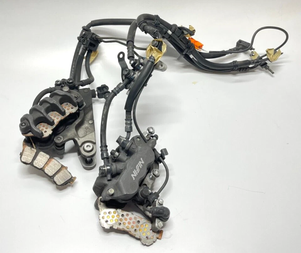 Lote de mangueras de pinzas de freno delanteras OEM Honda ST1300PA ST1300 2015 09-17 Foto 1 de 4