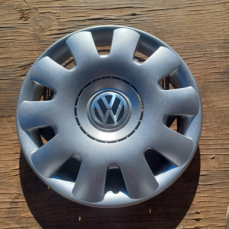 Tapacubos Volkswagen Jetta Golf 2001-2011, parte # 1J0 601147 P 61538 repintado Foto 1 de 4