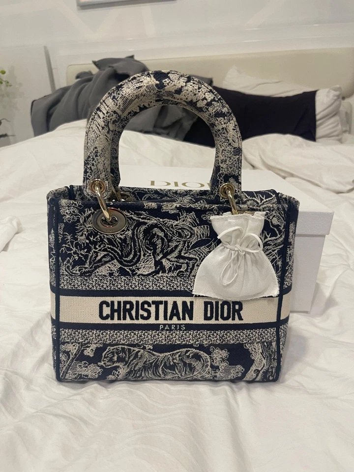 Medium Lady D-Lite Bag Blue Toile de Jouy Reverse Embroidery - Image 1 of 4