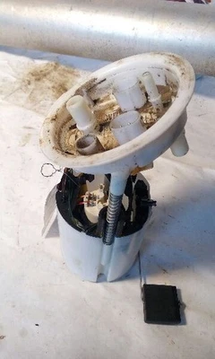 07-13 BMW 328i Conjunto Bomba Combustible Pasajero Derecho Bomba Y Transmisor Foto 1 de 4