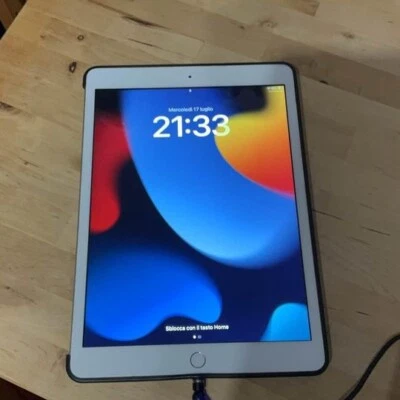 iPad 10.2 7a generazione 32 GB - WiFi - Argento - Immagine 1 di 3