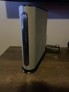 Motorola MG7550 16X4 Combo Dual Band High Speed Cable Modem Wi-Fi Router - Zdjęcie 1 z 5
